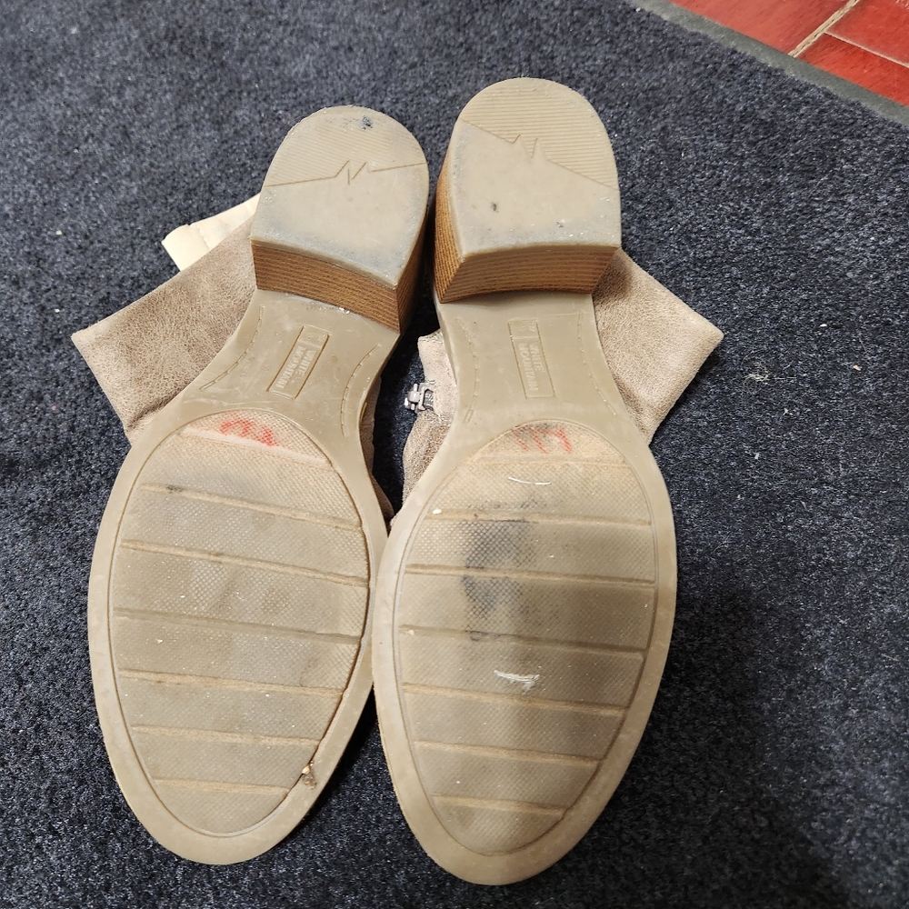 Sueded Ruched Booties - Picture 3 of 3